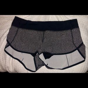 lululemon shorts 2.5